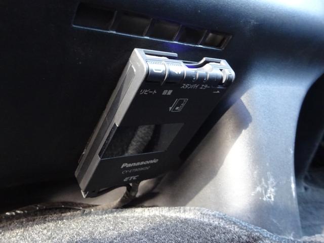 ハイエースワゴン ＧＬ　内装架装／ベッドキット／床フローリング加工／７型フェイス／ＳＤフルセグナビ／後席モニター／ＥＴＣ／パワースライドドア／コンビハンドル／シートカバー／１９インチＡＷ／フルエアロ／インナーブラックライト／（59枚目）