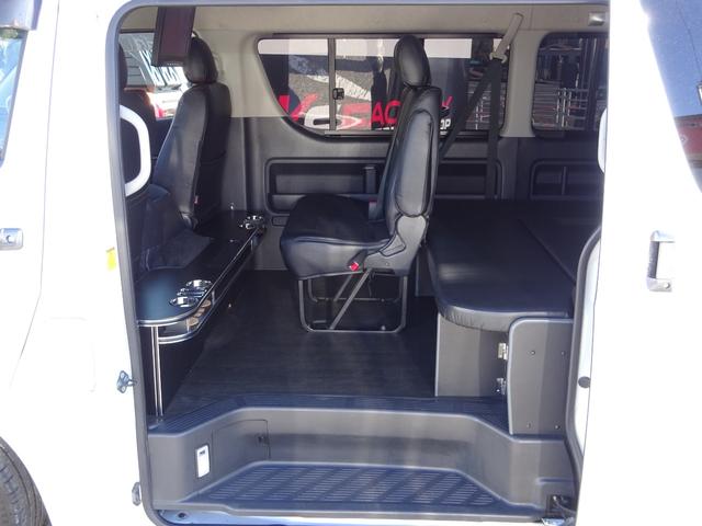 ハイエースワゴン ＧＬ　内装架装／ベッドキット／床フローリング加工／７型フェイス／ＳＤフルセグナビ／後席モニター／ＥＴＣ／パワースライドドア／コンビハンドル／シートカバー／１９インチＡＷ／フルエアロ／インナーブラックライト／（60枚目）