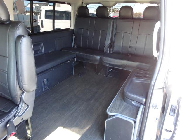 ハイエースワゴン ＧＬ　内装架装／ベッドキット／床フローリング加工／７型フェイス／ＳＤフルセグナビ／後席モニター／ＥＴＣ／パワースライドドア／コンビハンドル／シートカバー／１９インチＡＷ／フルエアロ／インナーブラックライト／（69枚目）