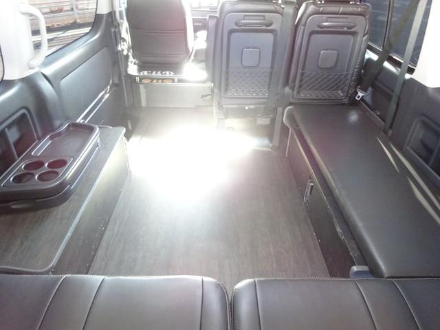 ハイエースワゴン ＧＬ　内装架装／ベッドキット／床フローリング加工／７型フェイス／ＳＤフルセグナビ／後席モニター／ＥＴＣ／パワースライドドア／コンビハンドル／シートカバー／１９インチＡＷ／フルエアロ／インナーブラックライト／（70枚目）