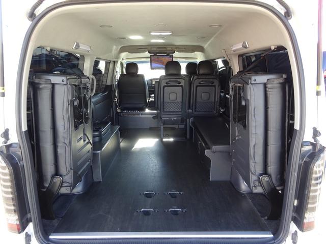ハイエースワゴン ＧＬ　内装架装／ベッドキット／床フローリング加工／７型フェイス／ＳＤフルセグナビ／後席モニター／ＥＴＣ／パワースライドドア／コンビハンドル／シートカバー／１９インチＡＷ／フルエアロ／インナーブラックライト／（71枚目）