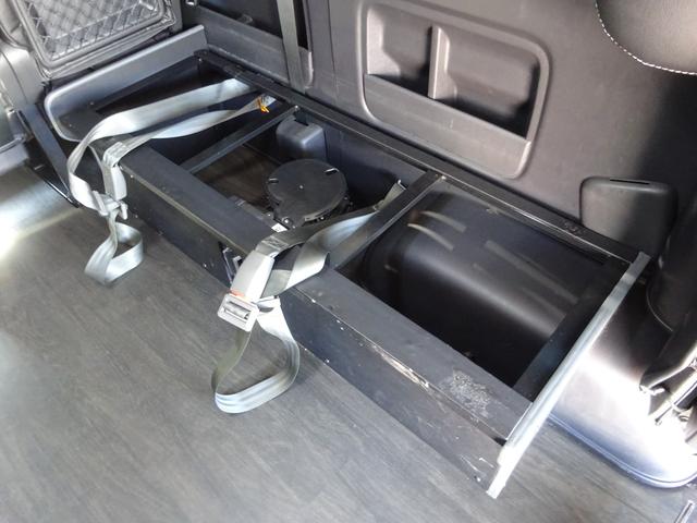 ハイエースワゴン ＧＬ　内装架装／ベッドキット／床フローリング加工／７型フェイス／ＳＤフルセグナビ／後席モニター／ＥＴＣ／パワースライドドア／コンビハンドル／シートカバー／１９インチＡＷ／フルエアロ／インナーブラックライト／（76枚目）