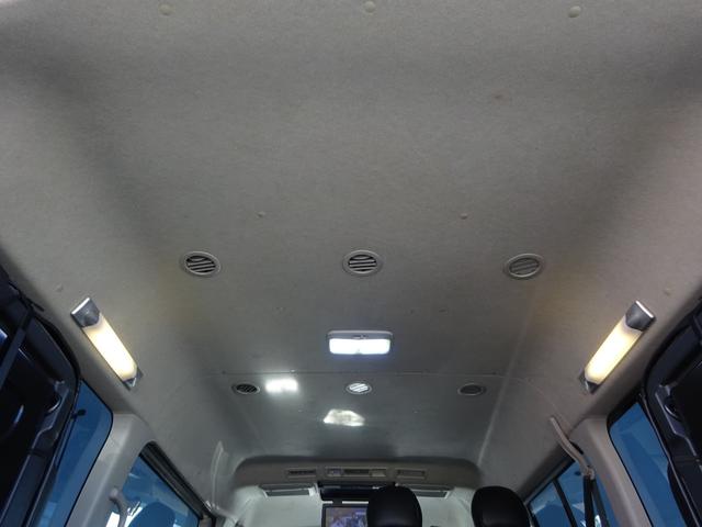 ハイエースワゴン ＧＬ　内装架装／ベッドキット／床フローリング加工／７型フェイス／ＳＤフルセグナビ／後席モニター／ＥＴＣ／パワースライドドア／コンビハンドル／シートカバー／１９インチＡＷ／フルエアロ／インナーブラックライト／（77枚目）