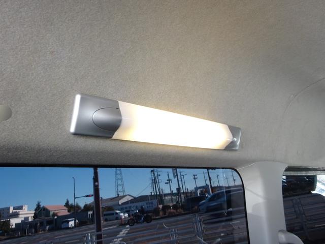 ハイエースワゴン ＧＬ　内装架装／ベッドキット／床フローリング加工／７型フェイス／ＳＤフルセグナビ／後席モニター／ＥＴＣ／パワースライドドア／コンビハンドル／シートカバー／１９インチＡＷ／フルエアロ／インナーブラックライト／（78枚目）