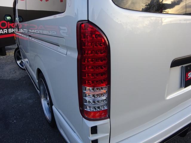 ハイエースワゴン GL ユーザー買取車/ジョーカーデザインフルエアロ/ALPINE BICX/ヴァレンティーヘッドライト/ヴァレンティーLEDテールランプ/ルーフスポイラー/社外ホイール17インチ/フルカスタム(45枚目)
