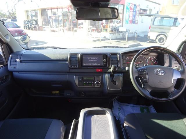 ハイエースバン スーパーGL ダークプライム ワンオーナー車/415コブラフルエアロ/バッドフェイスボンネット/415コブラバッドテール/415コブラバッドラッカー17インチナスカー/スライドレール付後部座席/ベッドキット/両側パワースライドドア(5枚目)