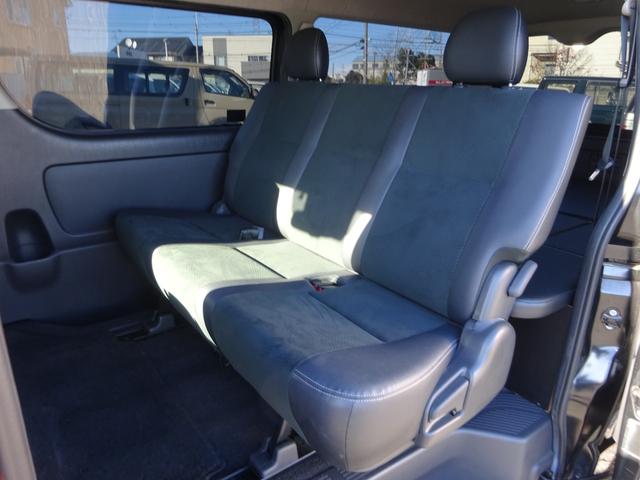 ハイエースバン スーパーGL ダークプライム ワンオーナー車/415コブラフルエアロ/バッドフェイスボンネット/415コブラバッドテール/415コブラバッドラッカー17インチナスカー/スライドレール付後部座席/ベッドキット/両側パワースライドドア(8枚目)