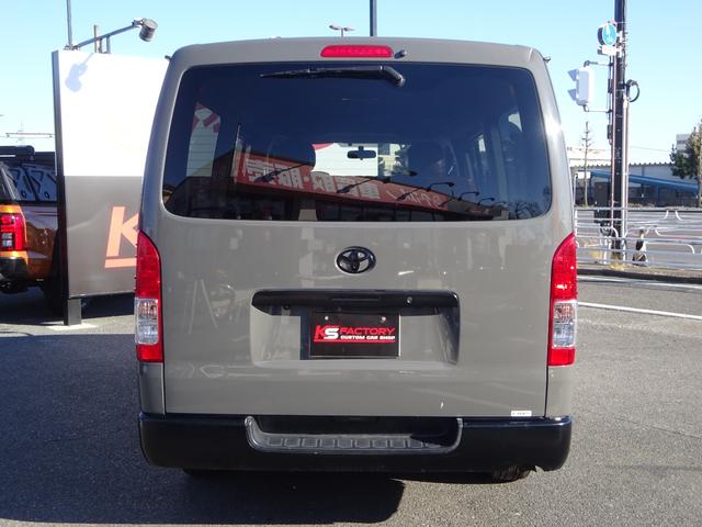 ハイエースバン ロングスーパーGL Renocaコーストライン/角目4灯/新品タイヤ/ベッドキット/ブラウン内装/16インチAW/ナスカータイヤ/フルセグナビ/バックカメラ/コンビハンドル/シートカバーブラウン/タイミングベルト交換済み(9枚目)