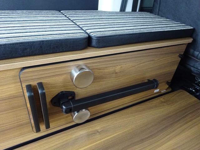 タウンエースバン ＧＬ　新車／フルセグナビ／後席モニター／ベッドキット／テーブル／新品シートカバーＢＫ／ナビＢｌｕｅｔｏｏｔｈ対応／ＬＥＤヘッドライト／バックカメラ／ＣＤ・ＤＶＤ再生／床パネル／キャンピングカー仕様／ＥＴＣ／（56枚目）