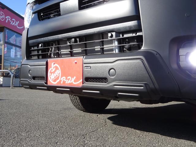 ハイエースバン ロングスーパーＧＬ　未登録新車／２０周年アニバーサリー／アーバンカーキ色／４１５サファリフルエアロ／サファリ１６インチＡＷ／サファリフェンダー／両側パワースライドドア／パノラミックビューモニター／デジタルインナーミラー／（4枚目）