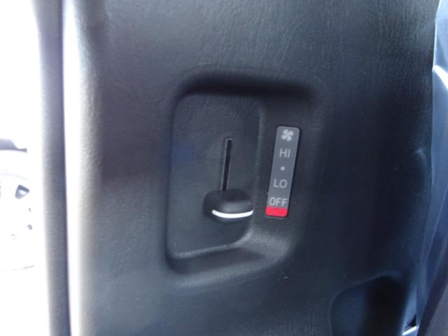 ハイエースバン ロングスーパーＧＬ　未登録新車／２０周年アニバーサリー／アーバンカーキ色／４１５サファリフルエアロ／サファリ１６インチＡＷ／サファリフェンダー／両側パワースライドドア／パノラミックビューモニター／デジタルインナーミラー／（78枚目）