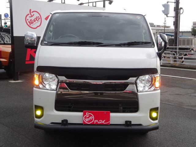 ハイエースバン スーパーＧＬ　ダークプライムＩＩ　ワンオーナー車／４ＷＤ車／新品タイヤ／フローティングナビ／ユーアイビークル前後強化スタビライザー／ツイーター／サブウーファーバックカメラ／ＥＴＣ／ベッドキット４分割式／両側パワースライドドア／１００Ｖ（10枚目）