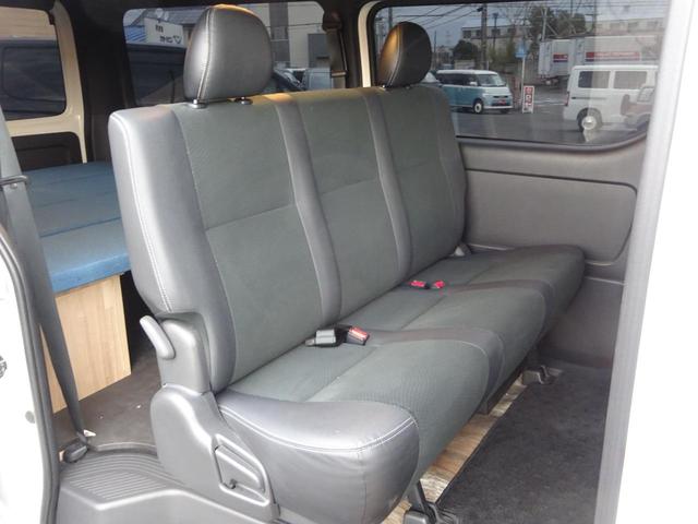 ハイエースバン スーパーＧＬ　ダークプライムＩＩ　ワンオーナー車／４ＷＤ車／新品タイヤ／フローティングナビ／ユーアイビークル前後強化スタビライザー／ツイーター／サブウーファーバックカメラ／ＥＴＣ／ベッドキット４分割式／両側パワースライドドア／１００Ｖ（51枚目）