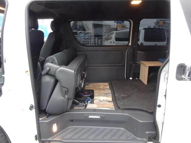 ハイエースバン スーパーＧＬ　ダークプライムＩＩ　ワンオーナー車／４ＷＤ車／新品タイヤ／フローティングナビ／ユーアイビークル前後強化スタビライザー／ツイーター／サブウーファーバックカメラ／ＥＴＣ／ベッドキット４分割式／両側パワースライドドア／１００Ｖ（54枚目）