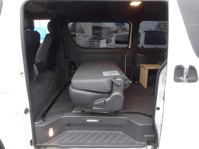 ハイエースバン スーパーＧＬ　ダークプライムＩＩ　ワンオーナー車／４ＷＤ車／新品タイヤ／フローティングナビ／ユーアイビークル前後強化スタビライザー／ツイーター／サブウーファーバックカメラ／ＥＴＣ／ベッドキット４分割式／両側パワースライドドア／１００Ｖ（64枚目）