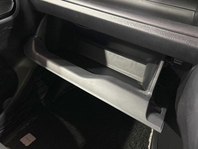 ヴォクシー ＺＳ　煌ＩＩＩ　禁煙車　後席モニター　９型ナビ　両側電動ドア　バックカメラ　クルコン　オートハイビーム　車線逸脱警報　ＬＥＤヘッド＆フォグ　ＥＴＣ　リアオートエアコン　純正１６ＡＷ　横滑り防止（59枚目）