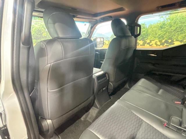 ランドクルーザー２５０ ＶＸ　禁煙車　サンルーフ　１２型ナビ　全周囲カメラ　レーダークルーズ　ＪＢＬ　ブラインドスポットモニター　デジタルインナーミラー　クリアランスソナー　純正１８インチＡＷ　ＬＥＤヘッド　ＥＴＣ（70枚目）