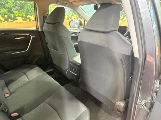 ＲＡＶ４ Ｘ　禁煙車　９型ナビ　ルーフレール　レーダークルーズ　クリアランスソナー　レーンアシスト　ＬＥＤヘッド　バックカメラ　ＥＴＣ２．０　Ｂｌｕｅｔｏｏｔｈ　オートマチックハイビーム　衝突軽減装置（54枚目）