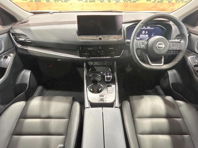 エクストレイル Ｇ　禁煙　１２．３型ディスプレイオーディオ　全周囲カメラ　プロパイロット　デジタルインナーミラー　ヘッドアップディスプレイ　ＡＣ１００Ｖ　ブラインドスポットモニター　シートヒーター　ステアリングヒーター（2枚目）