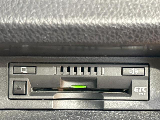 ヴォクシー ハイブリッドＺＳ　煌ＩＩ　禁煙　後席モニター　ＴＲＤエアロ　ＢＩＧ－Ｘ１１インチナビ　バックカメラ　両側電動ドア　ＥＴＣ　オートマチックハイビーム　トヨタセーフティーセンス　ＬＥＤヘッドライト　純正１６インチアルミ（26枚目）