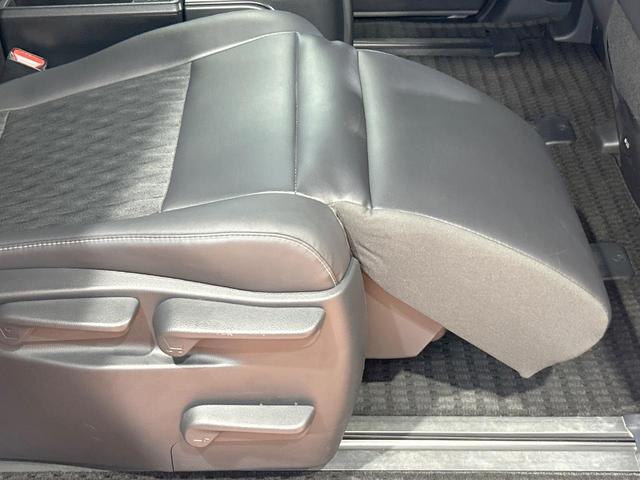 ノア ハイブリッドＳ－Ｚ　禁煙　後席モニター　快適利便パッケージ　１０．５型ディスプレイオーディオ　ヘッドアップディスプレイ　トヨタチームメイト　ＤＶＤ＆ＣＤ　フルセグ　ブラインドスポットモニター　デジタルインナーミラー（23枚目）
