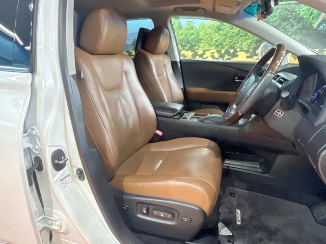 ＲＸ ＲＸ４５０ｈ　バージョンＬ　サンルーフ　フルエアロ　後席モニター　バックカメラ１００Ｖ電源　レーダークルーズ　禁煙車　電動リアゲート　茶川シート　前席シートエアコン　ヘッドアップディスプレイ　後席モニター　ＬＥＤヘッド（8枚目）