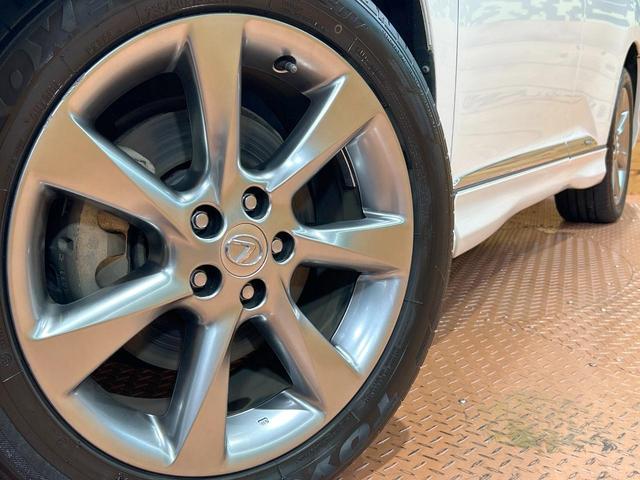 ＲＸ ＲＸ４５０ｈ　バージョンＬ　サンルーフ　フルエアロ　後席モニター　バックカメラ１００Ｖ電源　レーダークルーズ　禁煙車　電動リアゲート　茶川シート　前席シートエアコン　ヘッドアップディスプレイ　後席モニター　ＬＥＤヘッド（33枚目）