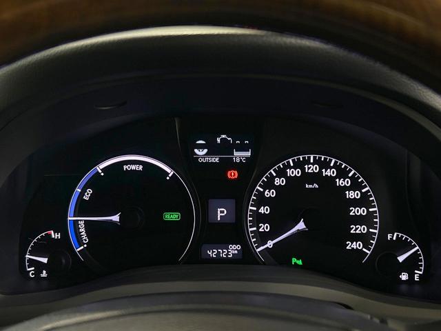 ＲＸ ＲＸ４５０ｈ　バージョンＬ　サンルーフ　フルエアロ　後席モニター　バックカメラ１００Ｖ電源　レーダークルーズ　禁煙車　電動リアゲート　茶川シート　前席シートエアコン　ヘッドアップディスプレイ　後席モニター　ＬＥＤヘッド（43枚目）