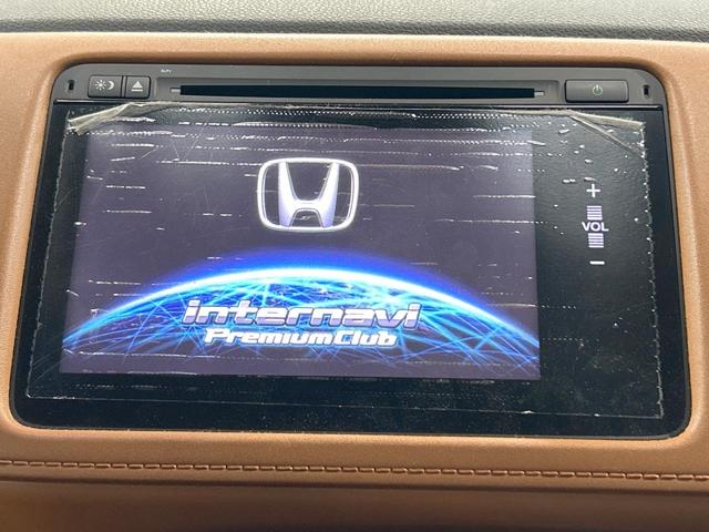 ヴェゼル ハイブリッドＺ　禁煙車　ＳＤナビ　フルセグ　クルーズコントロール　ＬＥＤヘッドライト　シートヒーター　バックカメラ　デュアルエアコン　純正１７インチアルミホイール　Ｂｌｕｅｔｏｏｔｈ再生　ＥＴＣ　スマートキー（3枚目）