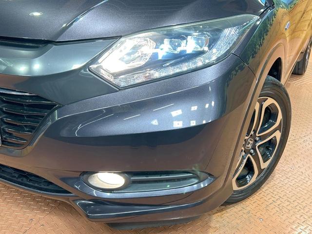 ヴェゼル ハイブリッドＺ　禁煙車　ＳＤナビ　フルセグ　クルーズコントロール　ＬＥＤヘッドライト　シートヒーター　バックカメラ　デュアルエアコン　純正１７インチアルミホイール　Ｂｌｕｅｔｏｏｔｈ再生　ＥＴＣ　スマートキー（13枚目）