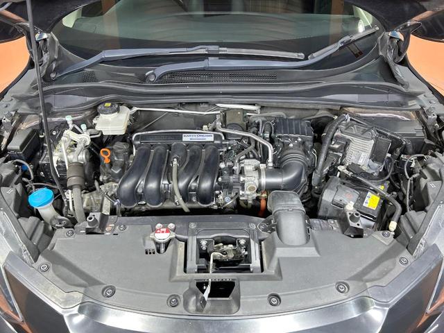 ヴェゼル ハイブリッドＺ　禁煙車　ＳＤナビ　フルセグ　クルーズコントロール　ＬＥＤヘッドライト　シートヒーター　バックカメラ　デュアルエアコン　純正１７インチアルミホイール　Ｂｌｕｅｔｏｏｔｈ再生　ＥＴＣ　スマートキー（19枚目）