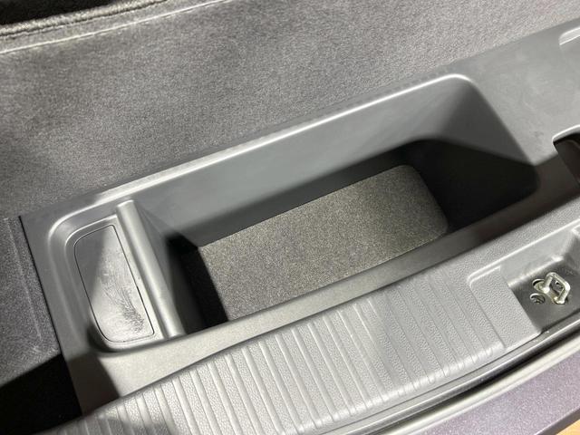 ヴェゼル ハイブリッドＺ　禁煙車　ＳＤナビ　フルセグ　クルーズコントロール　ＬＥＤヘッドライト　シートヒーター　バックカメラ　デュアルエアコン　純正１７インチアルミホイール　Ｂｌｕｅｔｏｏｔｈ再生　ＥＴＣ　スマートキー（33枚目）