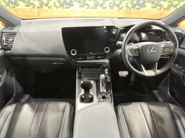 NX NX350h Fスポーツ 禁煙 パノラマルーフ 14型ディスプレイオーディオ 全周囲カメラ ヘッドアップディスプレイ ブラインドスポットモニター デジタルインナーミラー オレンジキャリパー 黒革 電動リアゲート ETC(2枚目)
