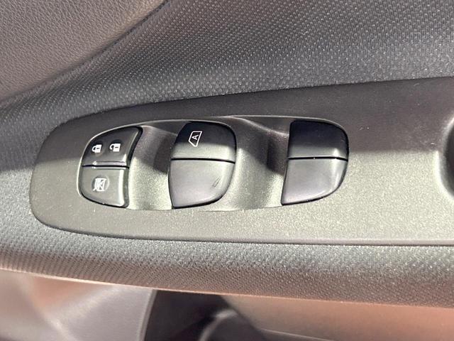 セレナ ハイウェイスター　Ｖセレ＋セーフティＩＩ　ＳＨＶ　禁煙　後席モニター　純正８型ナビ　全周囲カメラ　両側電動ドア　コーナーセンサー　ＥＴＣ　リアエアコン　ＬＥＤヘッドライト　純正１６インチアルミ　クルーズコントロール（39枚目）