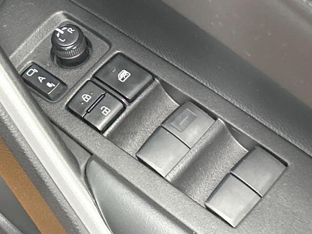 カローラクロス ハイブリッド　Ｚ　禁煙車　ガラスルーフ　トヨタチームメイト　全周囲カメラ　１０．５型ディスプレイオーディオ　セーフティセンス　ＬＥＤヘッド＆フォグ　シートヒーター　ＥＴＣ　ハンズフリー電動リアゲート　純正１８ＡＷ（24枚目）