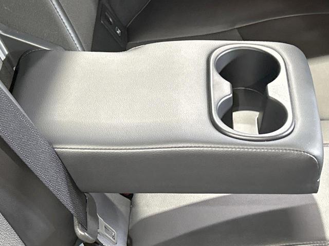 カローラクロス ハイブリッド　Ｚ　禁煙車　ガラスルーフ　トヨタチームメイト　全周囲カメラ　１０．５型ディスプレイオーディオ　セーフティセンス　ＬＥＤヘッド＆フォグ　シートヒーター　ＥＴＣ　ハンズフリー電動リアゲート　純正１８ＡＷ（50枚目）