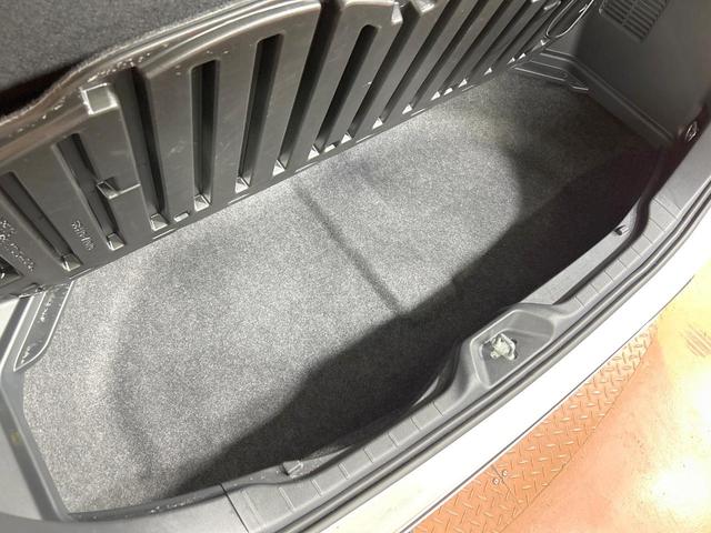 ノア ハイブリッドＳ－Ｚ　禁煙車　モデリスタエアロ　後席モニター　１０型ディスプレイオーディオ　全周囲カメラ　レーダークルーズ　両側電動ドア　クリアランスソナー　ＬＥＤライト　オートマチックハイビーム　シートヒーター　ＥＴＣ（77枚目）