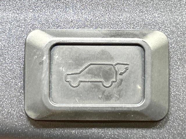 ＲＡＶ４ Ｇ　禁煙　モデリスタエアロ　９インチディスプレイオーディオ　全周囲カメラ　電動リアゲート　ブラインドスポットモニター　シートヒーター　ステアリングヒーター　オートマチックハイビーム　パワーシート（6枚目）