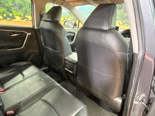 ＲＡＶ４ Ｇ　禁煙　モデリスタエアロ　９インチディスプレイオーディオ　全周囲カメラ　電動リアゲート　ブラインドスポットモニター　シートヒーター　ステアリングヒーター　オートマチックハイビーム　パワーシート（72枚目）