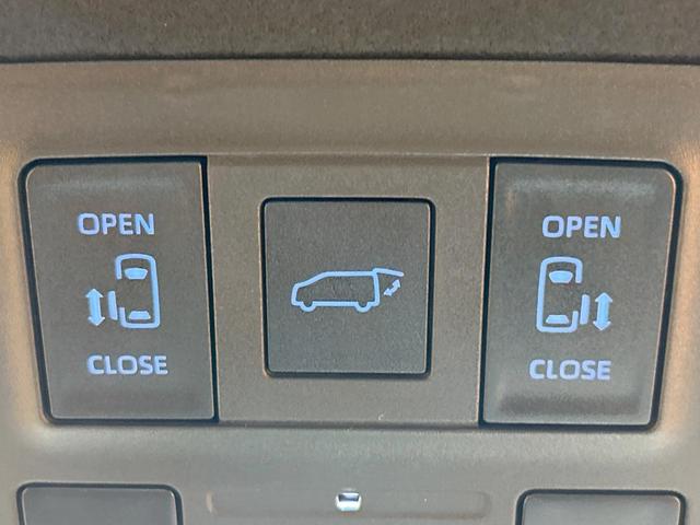 ヴォクシー ハイブリッドS-Z 登録済未使用車 年次改モデル 後席モニター 純正10.5型ナビ トヨタチームメイト ヘッドアップディスプレイ ユニバーサルステップ ブラインドスポット 全周囲カメラ デジタルミラー 三眼LED(4枚目)