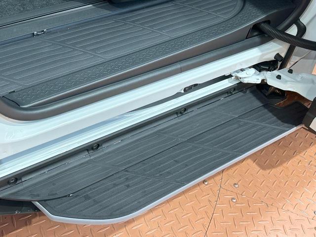 ヴォクシー ハイブリッドS-Z 登録済未使用車 年次改モデル 後席モニター 純正10.5型ナビ トヨタチームメイト ヘッドアップディスプレイ ユニバーサルステップ ブラインドスポット 全周囲カメラ デジタルミラー 三眼LED(6枚目)