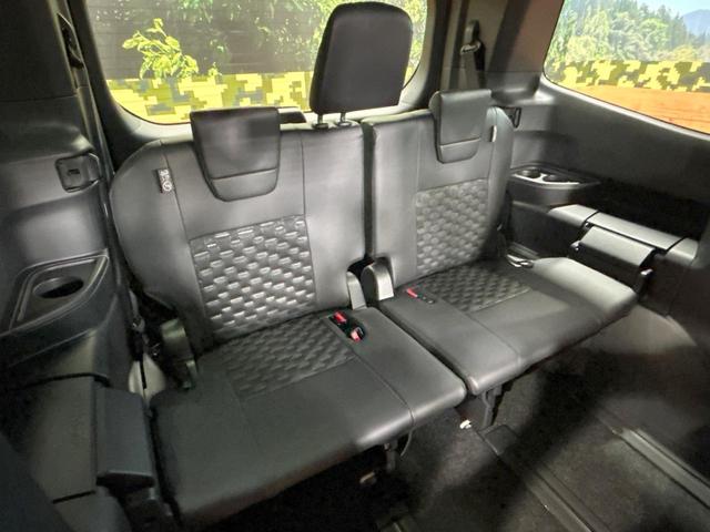 ヴォクシー ハイブリッドS-Z 登録済未使用車 年次改モデル 後席モニター 純正10.5型ナビ トヨタチームメイト ヘッドアップディスプレイ ユニバーサルステップ ブラインドスポット 全周囲カメラ デジタルミラー 三眼LED(10枚目)