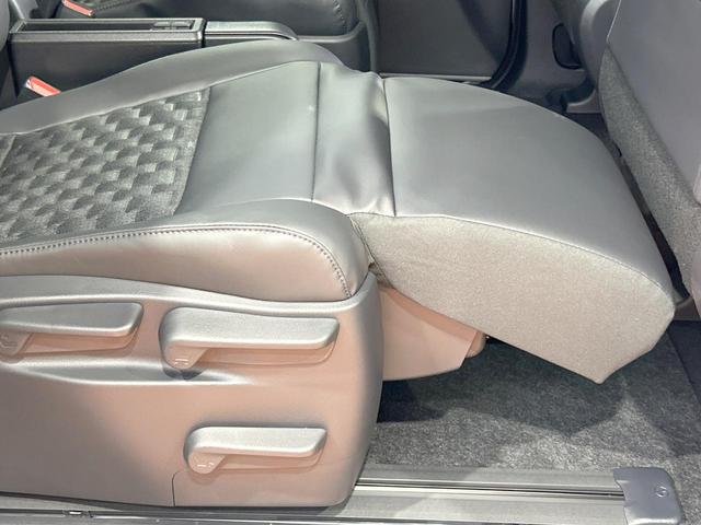 ヴォクシー ハイブリッドS-Z 登録済未使用車 年次改モデル 後席モニター 純正10.5型ナビ トヨタチームメイト ヘッドアップディスプレイ ユニバーサルステップ ブラインドスポット 全周囲カメラ デジタルミラー 三眼LED(28枚目)