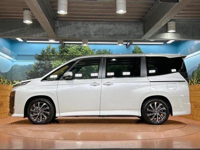 ヴォクシー ハイブリッドS-Z 登録済未使用車 年次改モデル 後席モニター 純正10.5型ナビ トヨタチームメイト ヘッドアップディスプレイ ユニバーサルステップ ブラインドスポット 全周囲カメラ デジタルミラー 三眼LED(41枚目)