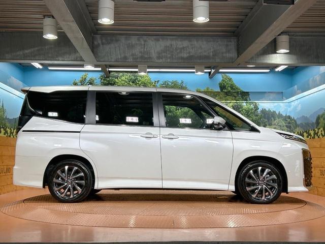 ヴォクシー ハイブリッドS-Z 登録済未使用車 年次改モデル 後席モニター 純正10.5型ナビ トヨタチームメイト ヘッドアップディスプレイ ユニバーサルステップ ブラインドスポット 全周囲カメラ デジタルミラー 三眼LED(43枚目)