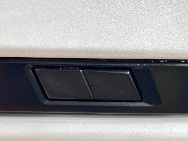 ヴォクシー ハイブリッドS-Z 登録済未使用車 年次改モデル 後席モニター 純正10.5型ナビ トヨタチームメイト ヘッドアップディスプレイ ユニバーサルステップ ブラインドスポット 全周囲カメラ デジタルミラー 三眼LED(64枚目)