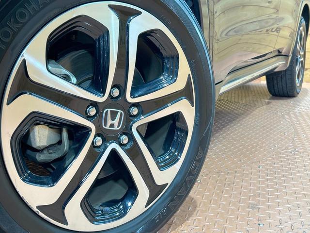 ヴェゼル ハイブリッドZ・ホンダセンシング 禁煙 純正ナビ バックカメラ レーダークルーズコントロール ETC シートヒーター ルーフレール LEDヘッドライト 純正17インチアルミ ハーフレザーシート フルセグ DVD&CD Bluetoot(13枚目)