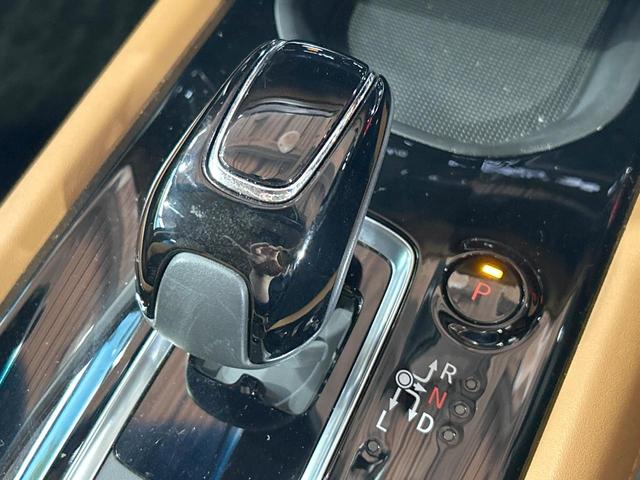 ヴェゼル ハイブリッドZ・ホンダセンシング 禁煙 純正ナビ バックカメラ レーダークルーズコントロール ETC シートヒーター ルーフレール LEDヘッドライト 純正17インチアルミ ハーフレザーシート フルセグ DVD&CD Bluetoot(46枚目)