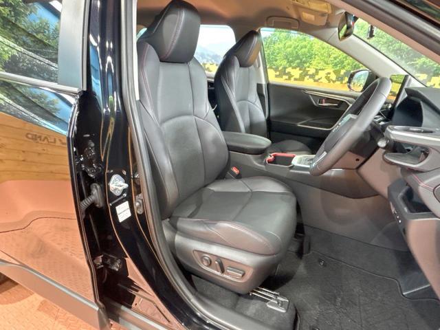 RAV4 アドベンチャー オフロードパッケージII 禁煙 10.5型ディスプレイ バックカメラ 電動リアゲート シートメモリー付パワーシート シートベンチレーション ステアリングヒーター コーナーセンサー ルーフレール ダウンヒルアシスト(8枚目)