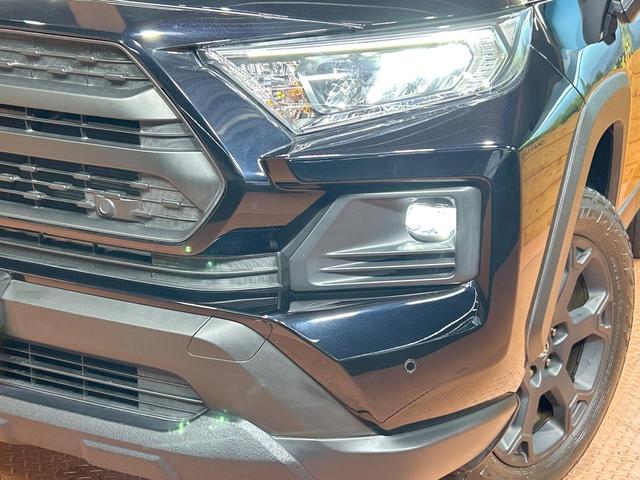 RAV4 アドベンチャー オフロードパッケージII 禁煙 10.5型ディスプレイ バックカメラ 電動リアゲート シートメモリー付パワーシート シートベンチレーション ステアリングヒーター コーナーセンサー ルーフレール ダウンヒルアシスト(12枚目)